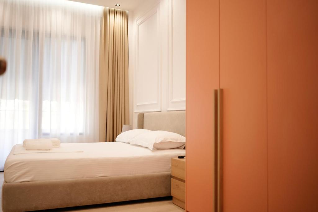 One-Bedroom Apartment with City View